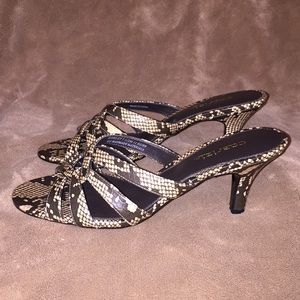NWOT Cabrizi Sz 7.5 faux snakeskin 3” heels